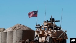 지난 2018년 4월 시리아 북부 만비즈에서 작전 중인 미군 차량.