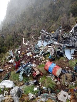 Bangkai helikopter yang diduga MI-17 milik TNI AD di Pegunungan Bintang, Papua. (Courtesy: TPNPB-OPM)