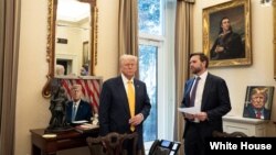 دونالد ترامپ رئیس جمهوری آمریکا و جی‌دی ونس معاون او، در کاخ سفید - آرشیو