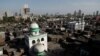 Masjid terlihat di tengah-tengah gubuk di Dharavi, salah satu daerah kumuh terbesar di Asia, selama penguncian nasional untuk memperlambat penyebaran COVID-19, Mumbai, India, 7 April 2020. (Foto: REUTERS/Francis Mascarenhas)