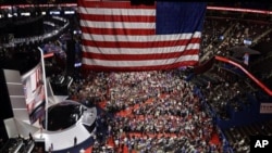 ဇူလိုင်လ ၁၈ရက်နေ့က အိုဟိုင်းအိုး ပြည်နယ် Cleveland မြို့တွင် ရီပတ်ဘလစ်ကန် ပါတီ ညီလာခံ ပထမရက် စတင်ကျင်းပနေစဉ်။ ဓါတ်ပုံ - (AP Photo/John Locher)
