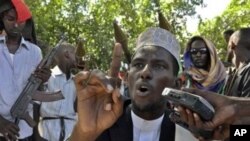 Sheik Abdulahi Sheik Abirahman Al-Qadi, the spokesman of the Pro-government Ahlu-Sunna group speaks during a press conference near a frontline in southern Mogadishu (File Photo)