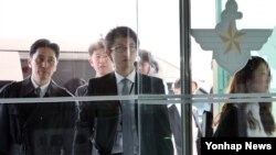 한·일 군사정보보호협정 체결을 위한 2차 실무 협의회 일본 측 실무단이 지난 9일 한국 국방부 건물 본관에 들어서고 있다. 