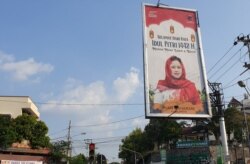 Baliho bergambar ketua DPP PDIP sekaligus ketua DPR RI Puan Maharani terpasang di berbagai sudut kota Solo, Rabu (26/5). (Foto: VOA/ Yudha Satriawan)
