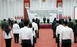 Pelantikan pegawai KPK menjadi aparatur sipil negara (ASN) di Jakarta, Selasa, 1 Juni 2021. (Foto: tangkapan layar/Sasmito Madrim/VOA)