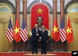 President Donald Trump and Vietnamese President Tran Dai Quang pose for photographers at the Presidential Palace, Nov. 12, 2017, in Hanoi, Vietnam.