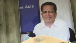 ផ្ទាំង​រូបថតលោក ​កែម ឡី ដែលដាក់​តម្កល់​អមផ្នូររបស់​លោក​នៅ​ឃុំលាយបូរ ស្រុក​ត្រាំកក់​ ខេត្តតាកែវ​ ថ្ងៃទី​២០ ខែមិថុនា​ ឆ្នាំ​២០២០។​ (ហ៊ុល រស្មី​/វីអូអេ)​ ។ (ហ៊ុល រស្មី​/វីអូអេ)