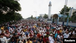 FILE - Thousands of Filipino Muslims take part in morning prayers during Eid al-Fitr celebration, marking the end of Ramadan, the holiest month in the Islamic calendar, along a road outside Blue Mosque in Taguig, Metro Manila, August 9, 2013.