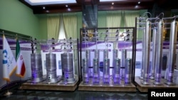 Sejumlah sentrifugal Iran generasi baru terlihat dipajang selama Hari Energi Nuklir Nasional Iran di Teheran. (Foto: WANA via Reuters)