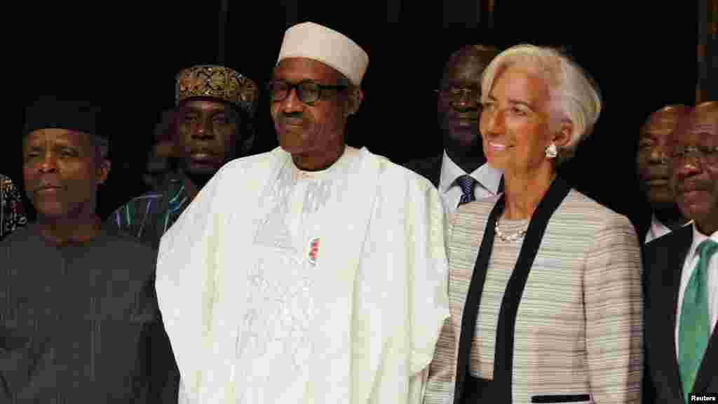 Shugaba Muhammdau Buhari Da Mataimakin Sa Yemi Osinbajo Tare Da Shugabar Hukumar Asusun Bada Lamuni Na Duniya Christine Lagarde A Birnin Abuja Najeriya, Janairu 6, 2016. &nbsp;