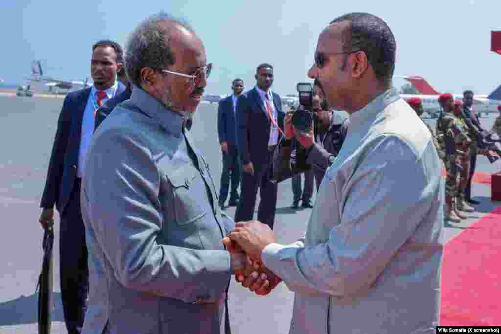 የኢትዮጵያ ጠቅላይ ምኒስትር ዐቢይ አሕመድ፣&nbsp;የሶማሊያ ፕሬዘዳንት ሐሰን ሼኽ መሐሙድ፣&nbsp; በሞቃዲሹ፣ ሶማሊያ&nbsp;