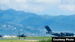 两架F35A战机和一架运输机2017年10月30日准备离开夏威夷飞抵日本冲绳 （美军太平洋司令部照片） 