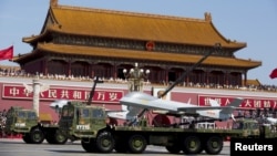 Parade militer China di Beijing (foto: ilustrasi). China melakukan modernisasi militer dalam 20 tahun terakhir. 
