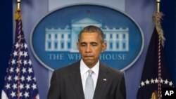 바락 오바마 미국 대통려이 13일 파리 연쇄 테러 공격과 관련해 백악관에서 긴급 기자회견을 하고 있다.