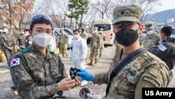 美国与韩国军人联合应对新型冠状病毒（美国陆军2020年3月13日照片）