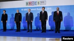 មេដឹកនាំ​នៃ​ប្លុក​សេដ្ឋកិច្ច​ BRICS​ ថត​រូប​រួម​គ្នា​ក្នុង​អំឡុង​កិច្ច​ប្រជុំកំពូល​នៅ​ទីក្រុង​ Ufa ប្រទេស​រុស្ស៊ី។