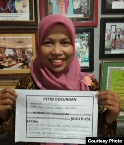 Sekretaris Koalisi Perempuan Indonesia (KPI) Jawa Barat, Darwinih, menegaskan DPR bisa memanfaatkan satu masa sidang yang tersisa. (Courtesy Koalisi Perempuan Indonesia)