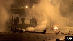 ក្រុមបាតុករ ប៉ះទង្គិចគ្នា​ជាមួយ​កងកម្លាំង​សន្តិសុខ​ក្នុង​អំឡុងពេល​បាតុកម្ម​មួយ​នៅក្នុង​ទីក្រុង ​Siliana នៃ​ប្រទេស​ទុយនីស៊ី​ដែល​នៅ​ចម្ងាយ​ប្រហែល​១៣០ គីឡូម៉ែត្រ​ភាគនិរតី​នៃ​ទីក្រុង​ទុយនីស កាលពី​ថ្ងៃទី១៦ ខែមករា ឆ្នាំ២០២១។