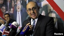 Khaled Ali, Pengacara HAM terkemuka Mesir, berbicara di Kairo, Senin (6/11). 