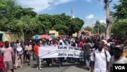 FILE - Hundreds of university students fill the streets of Port-au-Prince, Haiti, Oct. 9, 2020. (Photo: Matiado Vilme / VOA)