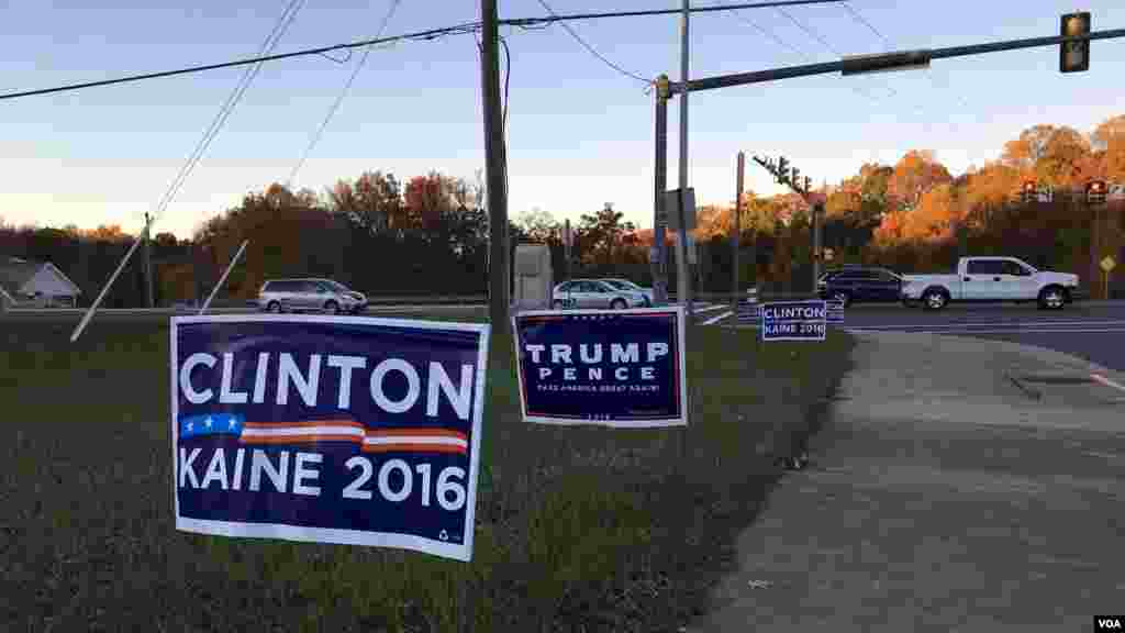 Plusieurs panneaux de campagne sont visibles , le 8 novembre 2016.
