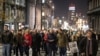 Përkrahësit e koalicionit opozitar "Serbia Kundër Dhunës" protestojnë në Beograd më 27 dhjetor, 2023/Reuters