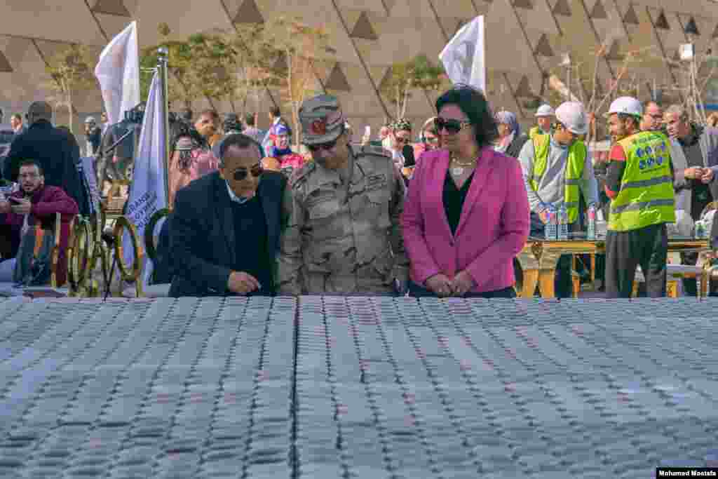Officials from the Egyptian Ministry of Tourism and Antiquities and the Egyptian Defense Ministry attended the event. (H. Elrasam/VOA)