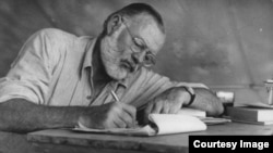 어니스트 헤밍웨이.