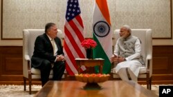 រដ្ឋមន្រ្តីការបរទេសអាមេរិកលោក Mike Pompeo ជួបពិភាក្សាជាមួយនាយករដ្ឋមន្រ្តីឥណ្ឌាលោក Narendra Modi នៅក្រុងញូវដេលី ប្រទេសឥណ្ឌា កាលពីថ្ងៃទី២៦ ខែមិថុនា ឆ្នាំ២០១៩។ 