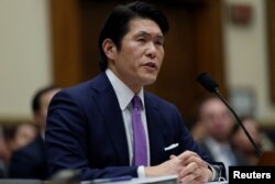 로버트 허 전 특별 검사가 12일 미 하원 법사위원회에서 증언하고 있다.