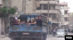 Civilians flee Qamishli due to Assad mortar attacks in the city, April 21, 2016.