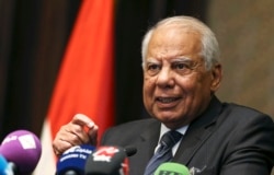 Mantan PM Mesir Hazem el-Beblawi di Abu Dhabi, 27 Oktober 2013. (Foto: dok).