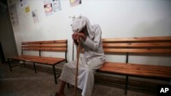 FILE - An elderly man waits to be treated for a suspected cholera infection at a hospital in Sana'a, Yemen, July 12, 2017.