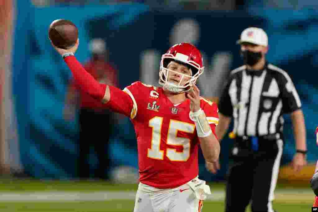 پاتریک ماهومس، &#171;کوارتر بک&#187; جوان کانزاس سیتی چیفز، تیمش را سال گذشته قهرمان کرد و حال به فینال رسیده است. 