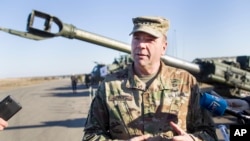 გენერალ ლეიტენანტი ჯენ ჰოჯესი, 2016 წლის 24 მარტი, ლიტვაში მდებარე რუკლას სამხედრო ბაზაზე