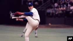 FILE - Seattle Mariners pitcher Gaylord Perry throws in his 300th Major League victory, a 7-3 win over the New York Yankees in Seattle, May 6, 1982.