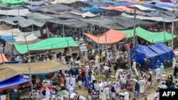 গাজীপুরের টঙ্গীতে তুরাগ নদীর তীরে দেশ-বিদেশের লক্ষ লক্ষ মুসল্লির অংশগ্রহণে  শুক্রবার (৩১ জানুয়ারি) ৫৮তম বিশ্ব ইজতেমার প্রথম ধাপ শুরু হয়েছে।