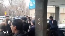 «امروز و فردا نکنید، مشکل ما را حل کنید»؛ تجمع اعتراضی بازنشستگان مخابرات در اصفهان