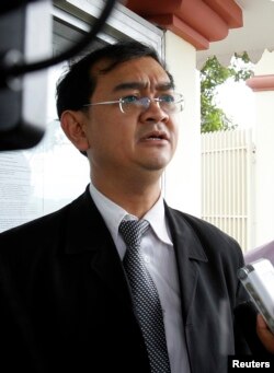 រូបឯកសារ៖ លោកឌឹម សុវណ្ណារុំ ជា​សមាជិ​ក​មួយរូប​នៃ​គណៈកម្មាធិការ​ជាតិ​រៀបចំ​ការ​បោះឆ្នោត​។