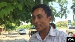 សកម្មជនតំបន់អារ៉ែង​លោកវ៉ែន វ៉ន (ហ៊ុល រស្មី/VOA)