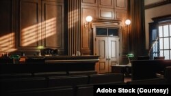 Empty American Style Courtroom. Supreme Court of Law and Justice Trial Stand. Courthouse Before Civil Case Hearing Starts. Grand Wooden Interior with Judge's Bench, Defendant's and Plaintiff's Tables.