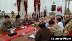 Presiden Jokowi menerima delegasi Hyundai Motors Groups di Istana Negara, Jakarta, Kamis (25/7) (Foto: Biro Setpres)