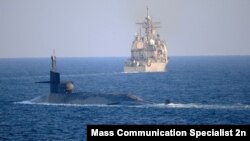 미국의 오하이오급 잠수함 조지아함(앞)이 기동하고 있다. (자료사진)