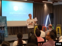 លោក ​Nick⁠ Beresford⁠ នាយក​គ្រប់គ្រង​កម្មវិធី​អភិវឌ្ឍន៍​សហ​ប្រជា​ជាតិ​⁠ (UNDP)⁠ប្រចាំ​ប្រទេស​កម្ពុជា ថ្លែង​នៅ​ក្នុង​កម្មវិធីផ្ដួចផ្ដើម​សហគ្រិនភាព​មួយ​ ​ក្រោម​ឈ្មោះ⁠ថា «⁠⁠Urban⁠⁠⁠ Mobility Incubator» នៅក្រុងភ្នំពេញ កាល​ពីថ្ងៃសៅរ៍ ទី២៩ ខែកញ្ញា ឆ្នាំ២០១៨ (ណឹម សុភ័ក្រ្តបញ្ញា/VOA)