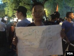 Students from the northeastern part of India where beef is commonly consumed were among those who joined the protests in New Delhi, June 28, 2017. (A. Pasricha/VOA)