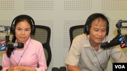 Mr. Chea Mony, president of the Free Trade Union in Cambodia and Ms. Ngak Savoeun, a representative of garment workers in F.Y Factory, join a discussion on the impact of the Asean Economic Integration on Cambodia’s garment industry during VOA Khmer’s “Asean Corner” (Hello VOA) radio call-in show on Thursday, July 2, 2015 in Phnom Penh. (Lim Sothy/VOA Khmer) 