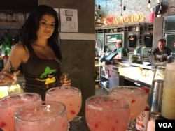 Nacho Daddy Mexican Restaurant has donated free food to first responders in the wake of the mass shooting in Las Vegas, Nevada, Oct. 5, 2017. (Photo: C. Presutti / VOA)