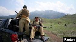 د خیبرپښتونخوا ایالت د کورمې په ولسوالۍ کې عملیات وروسته له هغه چې ددغې ولسوالۍ بګن سیمه کې د بار وړونکو موټرو په کاروان برید وشو پیل شوي دي. (عکس ارشیف).