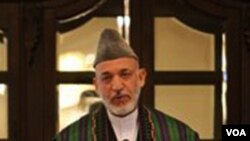 Presiden Hamid Karzai berbicara pada saat inagurasi dewan perdamaian Kamis lalu di Kabul, Afghanistan.