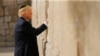 Donald Trump, premier président américain en exercice au mur des Lamentations